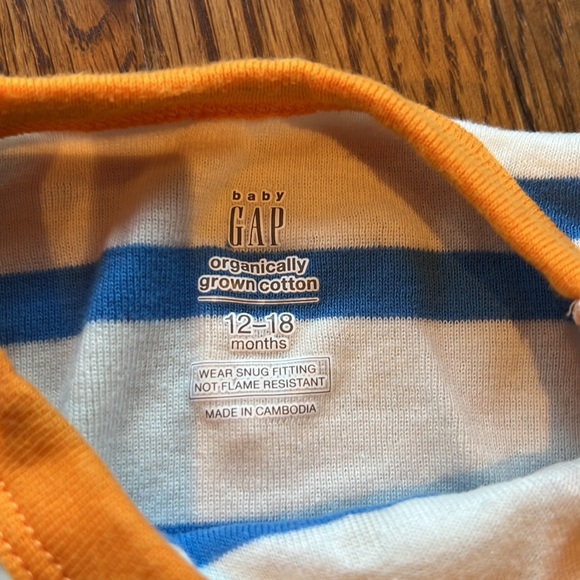 Gap Christmas theme set. 12-18 months. - Picture 5 of 10